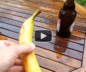 Aprire una birra con una banana