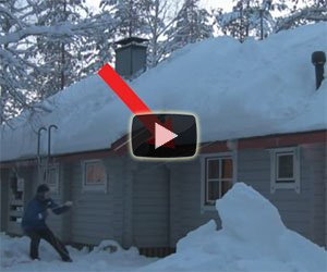 Ecco come quest'uomo rimuove la neve dal tetto. Un sistema geniale!