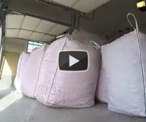 Trova dei sacchi in garage, suo marito le ha fatto una grande sorpresa
