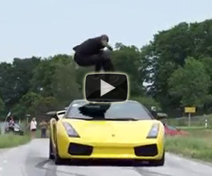 Salta su una Lamborghini a 130km/h