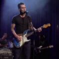 Adam Levine canta e suona un capolavoro di Prince