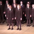 Un coro di sole ragazze canta Bohemian Rhapsody, da brividi!