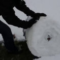 Sapevi che è possibile arrotolare la neve in questo modo?
