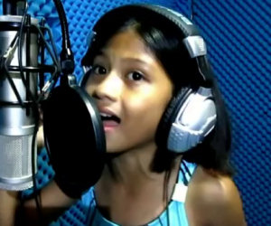 Bambina canta come Celine Dion