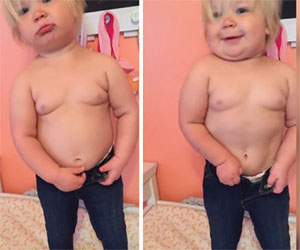 La bimba cerca di infilarsi i jeans attillati: risate assicurate!