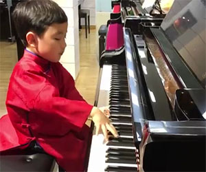 Questo bambino di 5 anni è la nuova stella della musica