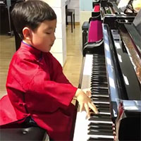 Questo bambino di 5 anni è la nuova stella della musica