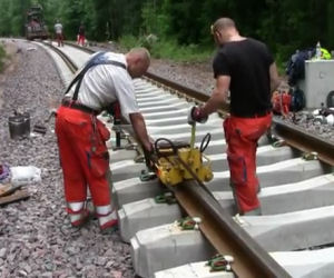 Ecco come vengono riparate le ferrovie in Svezia. Pazzesco!