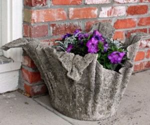Con un asciugamano e del cemento crea un bellissimo vaso