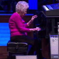 Chiama sul palco una donna di 98 anni, la sua esibizone è incredibile