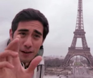 Guardate cosa fa questo geniale ragazzo con la Torre Eiffel