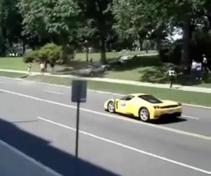 Idioti che guidano supercar