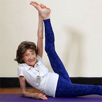 Ecco l'istruttrice di yoga più anziana del mondo, ha 96 anni!