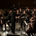 Un'intera orchestra suona Bohemian Rhapsody dei Queen