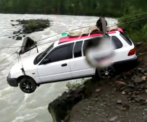 Portare auto sull'altra sponda del fiume