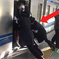 Prendere il treno in Giappone? Ecco che succede se il vagone è pieno
