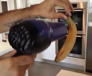 Come riportare in vita una banana annerita con un asciugacapelli