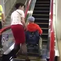 In Giappone hanno risolto così il problema delle scale mobili per i disabili