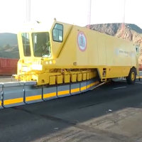 Ecco come spostano le barriere autostradali in pochi minuti