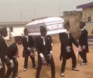 In Ghana il funerale è un momento di grande festa, ecco il video!