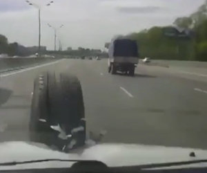Una gomma vaga in autostrada