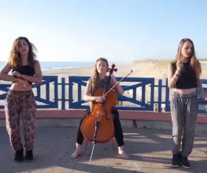 Tre ragazze mettono in scena su un tetto i successi dell'estate 2015