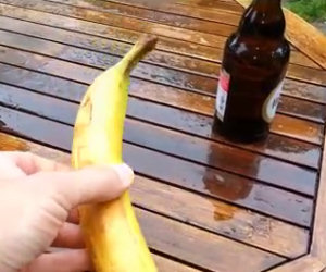 Aprire una birra con una banana