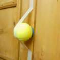 Attacca delle palle da tennis nell'armadio, il motivo è geniale