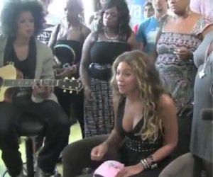 Beyoncé canta per i bimbi in un ospedale. Una performance stupenda