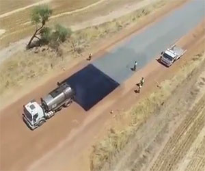 Ecco come vengono asfaltate le strade in Australia