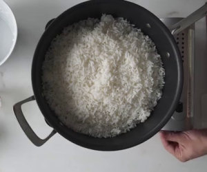 Ecco come cucinare il riso in modo davvero geniale e unico