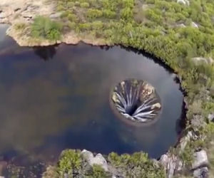 Un drone scopre qualcosa di incredibile in uno stagno in Portogallo