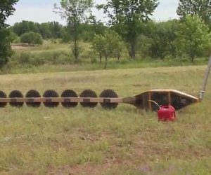 Elicottero taglia alberi in modo assurdo