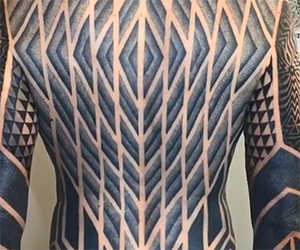 Guardate questo incredibile tatuaggio full body
