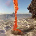 Ecco cosa succede quando la lava incontra l'acqua del mare