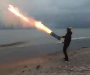 Festeggia in modo originale facendo un cannone di fuochi d'artificio