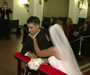 Sposo vomita sull'altare