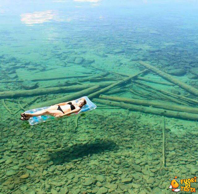 Acqua incredibilmente limpida