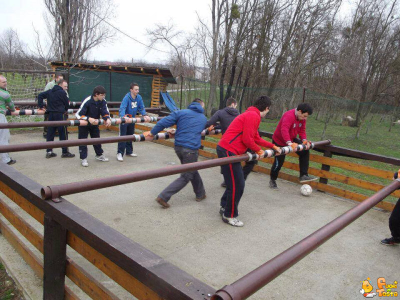 Calcio balilla umano