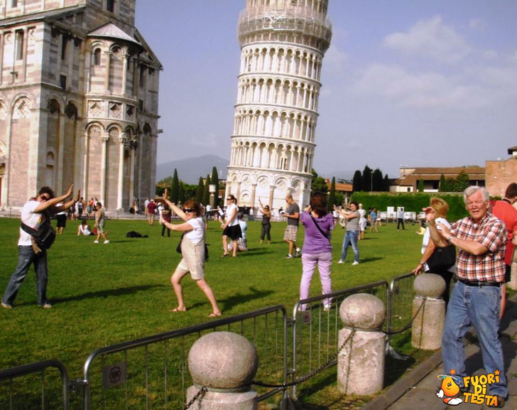 Farsi le foto con la torre di Pisa