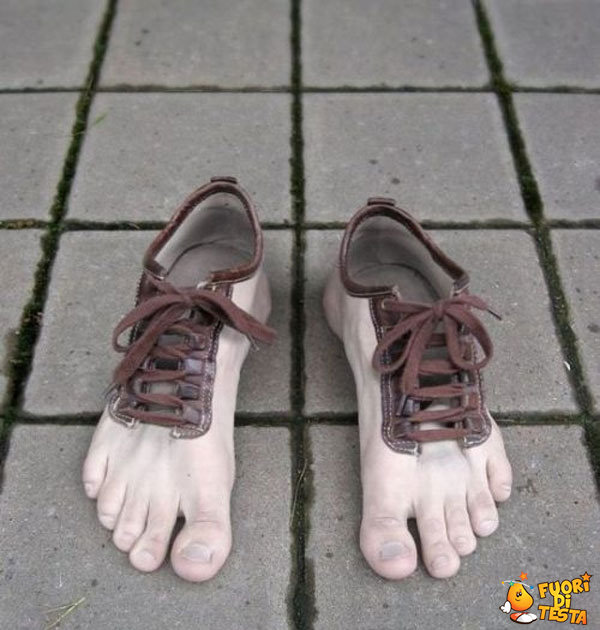 Scarpe a forma di piedi