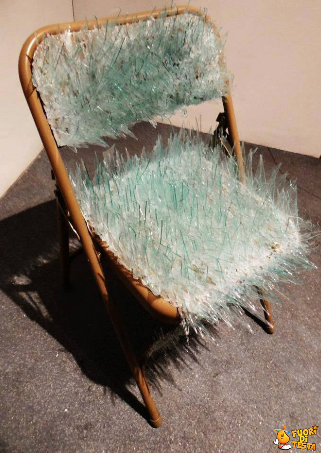 Una sedia per i tuoi nemici