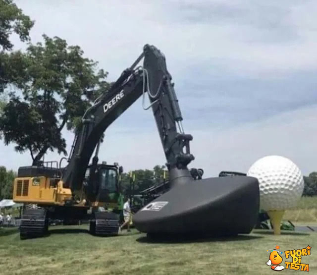 Una strana partita di golf