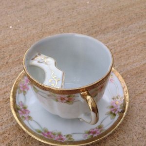 Antica tazza salva-baffi