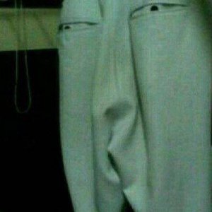 Pantaloncini con una strana faccia