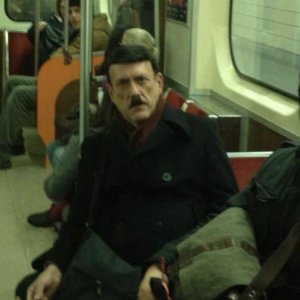 Strani personaggi in metropolitana