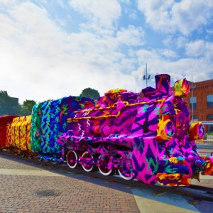 Un treno molto colorato