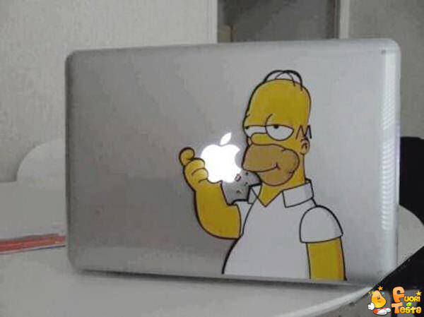 Homer mangia la... Apple