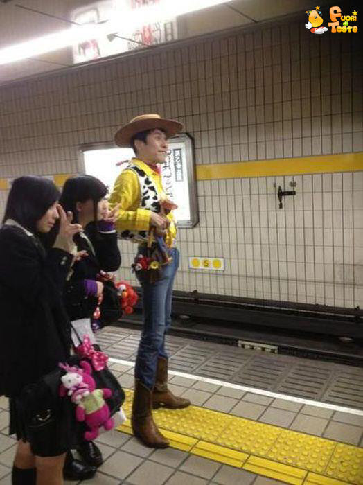 Strana gente in metro