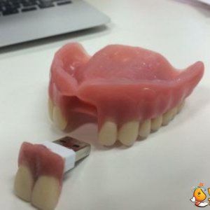 Dentiera USB